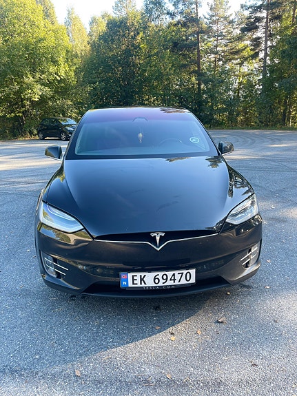 Tesla Model X 10 of 29