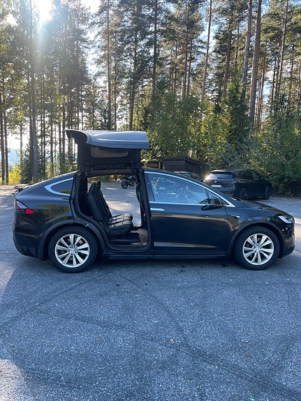 Tesla Model X 7 of 29