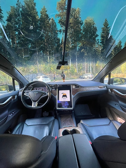 Tesla Model X 18 of 29