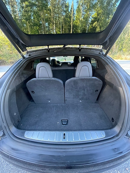 Tesla Model X 17 of 29
