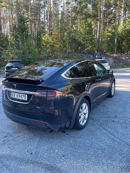 Tesla Model X 15 of 29