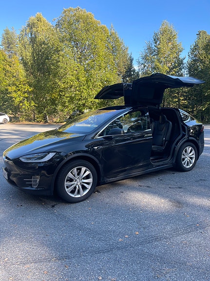 Tesla Model X 3 of 29