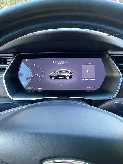 Tesla Model X 24 of 29