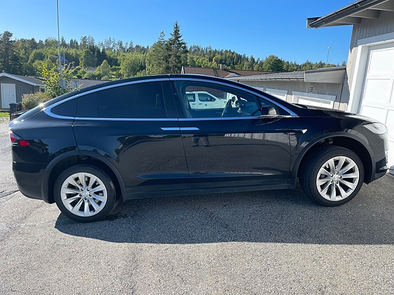 Tesla Model X 29 of 29