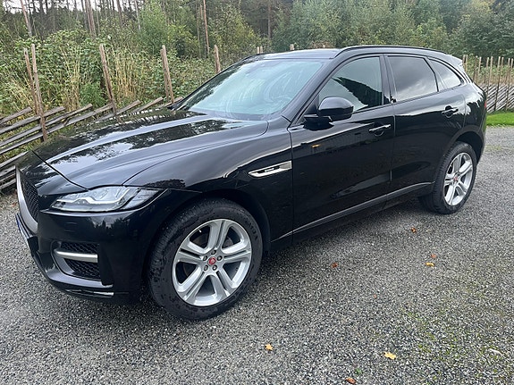 Jaguar F-PACE 4 of 5