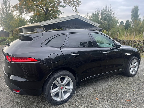 Jaguar F-PACE 5 of 5