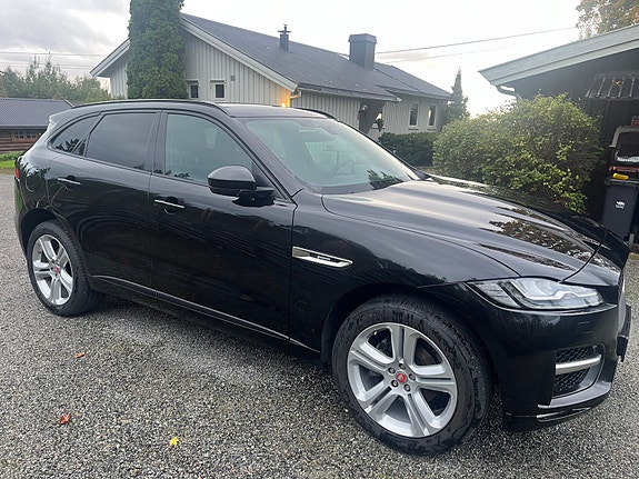 Jaguar F-PACE 3 of 5