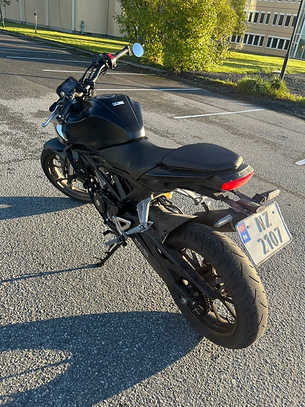 Honda CB 125 R 5 of 5