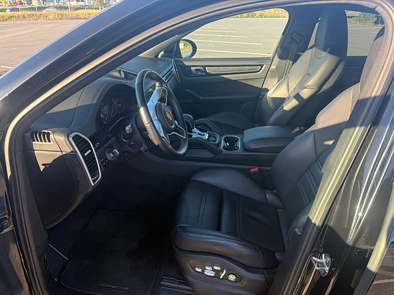 Porsche Cayenne Coupe 11 of 22