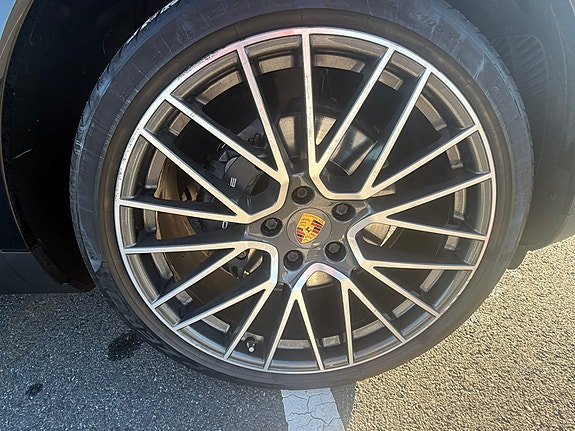 Porsche Cayenne Coupe 10 of 22