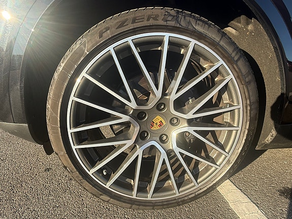 Porsche Cayenne Coupe 6 of 22