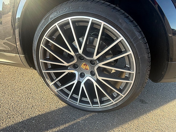 Porsche Cayenne Coupe 7 of 22