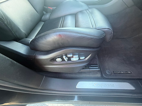 Porsche Cayenne Coupe 17 of 22