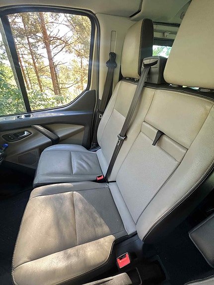 Ford Tourneo Custom 4 of 5