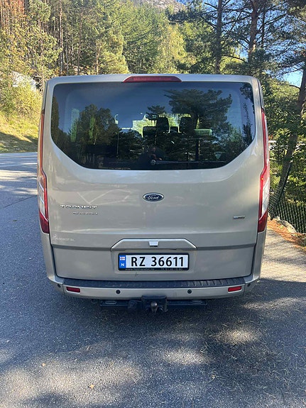 Ford Tourneo Custom 3 of 5