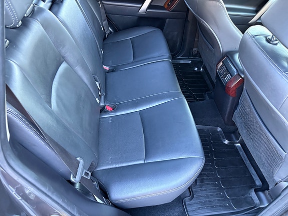 Toyota Land Cruiser 28 of 30