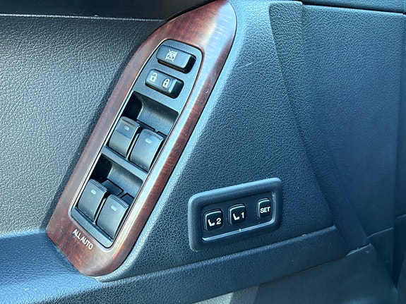Toyota Land Cruiser 24 of 30