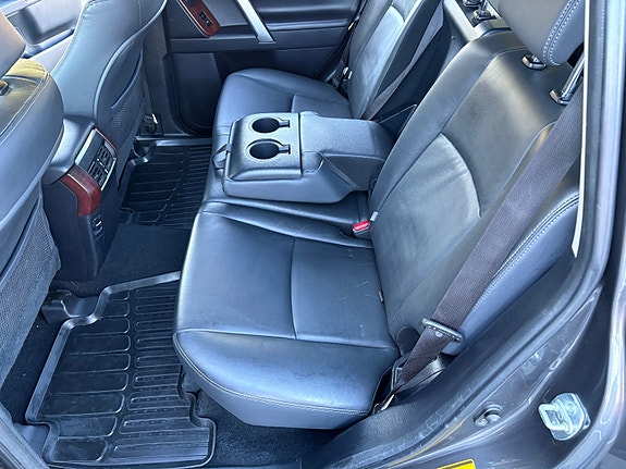 Toyota Land Cruiser 29 of 30