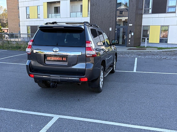 Toyota Land Cruiser 10 of 30