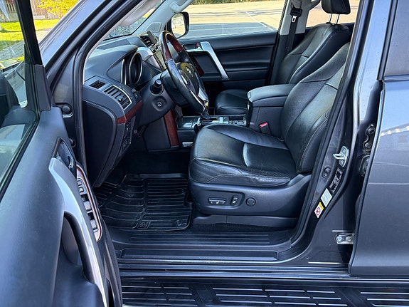 Toyota Land Cruiser 19 of 30
