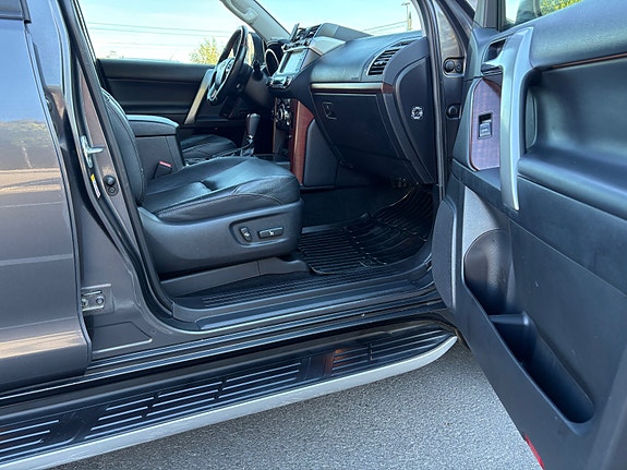 Toyota Land Cruiser 25 of 30