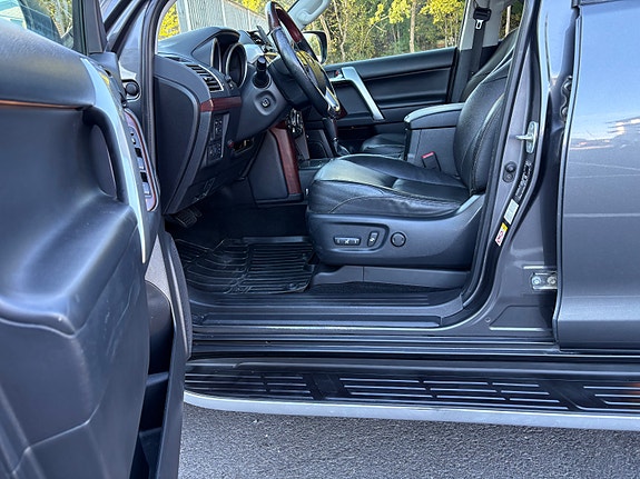 Toyota Land Cruiser 22 of 30