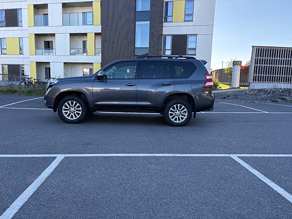 Toyota Land Cruiser 3 of 30