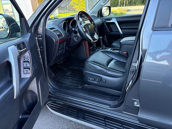 Toyota Land Cruiser 20 of 30