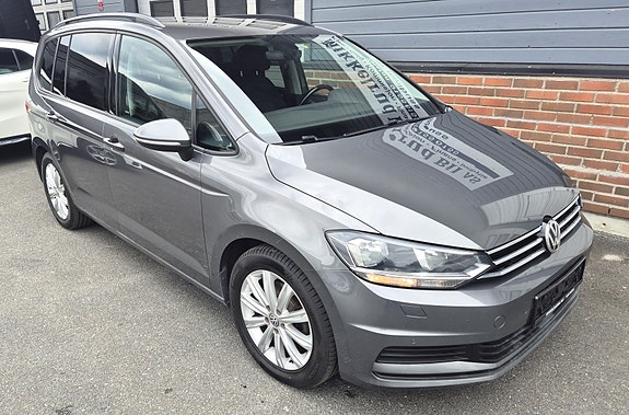 Volkswagen Touran 2 of 5