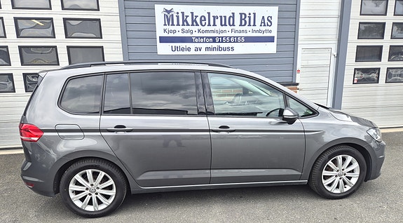 Volkswagen Touran 3 of 5