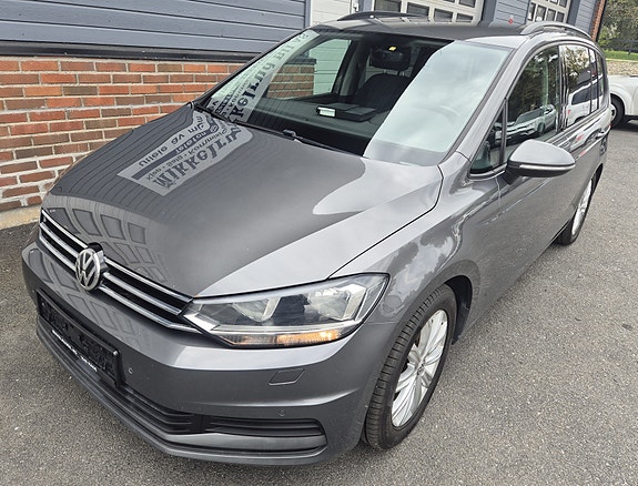 Volkswagen Touran 4 of 5