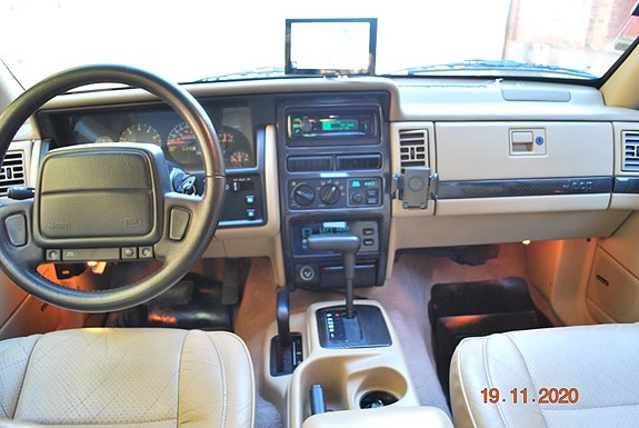 Jeep Grand Cherokee 9 of 30