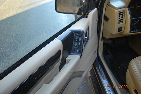 Jeep Grand Cherokee 2 of 30