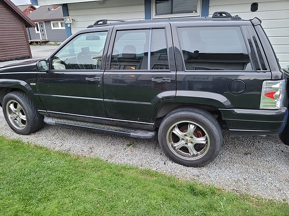 Jeep Grand Cherokee 22 of 30