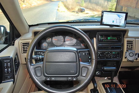 Jeep Grand Cherokee 14 of 30