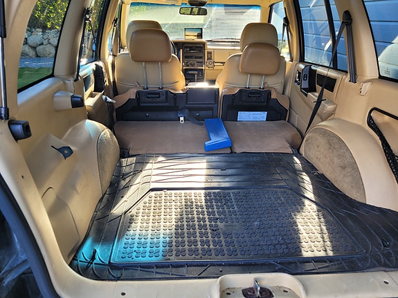 Jeep Grand Cherokee 27 of 30