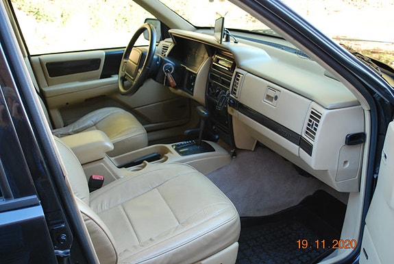 Jeep Grand Cherokee 15 of 30