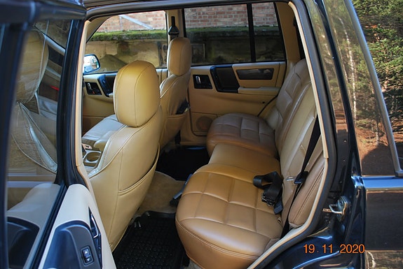 Jeep Grand Cherokee 3 of 30