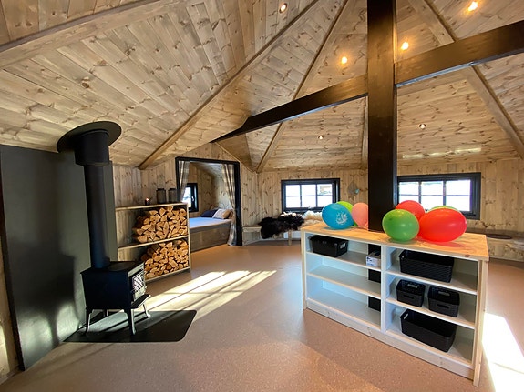 Varden, grillhytta vår. Med innlagt strøm, soveplass og koketopp