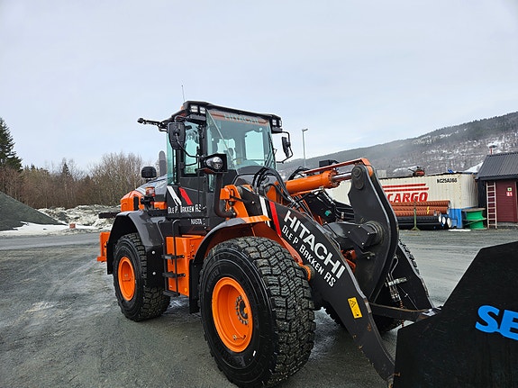 Hitachi ZW 180-7 2 sett dekk. Vekt med skriver