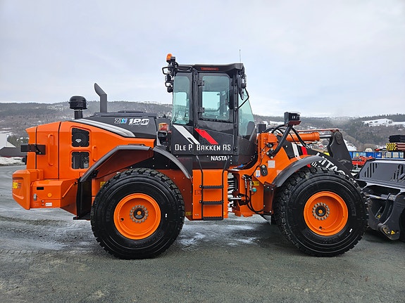 Hitachi ZW 180-7        2 sett dekk. Vekt med skriver 3 of 30