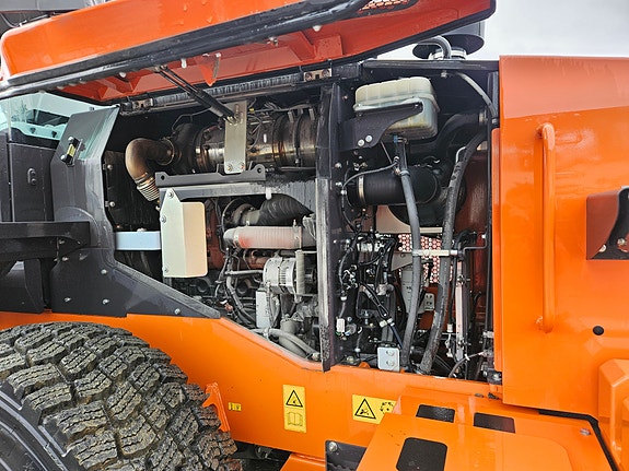 Hitachi ZW 180-7        2 sett dekk. Vekt med skriver 10 of 30