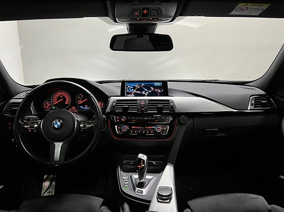 BMW 330e 11 of 18