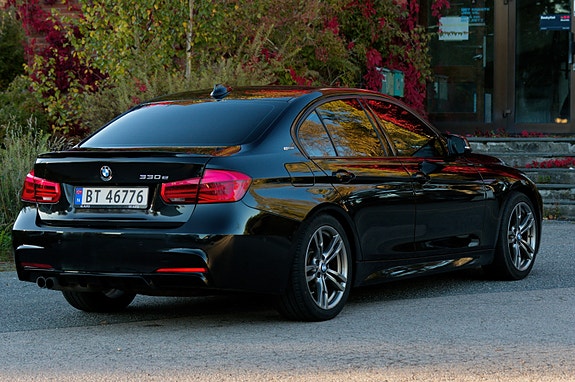 BMW 330e 2 of 18