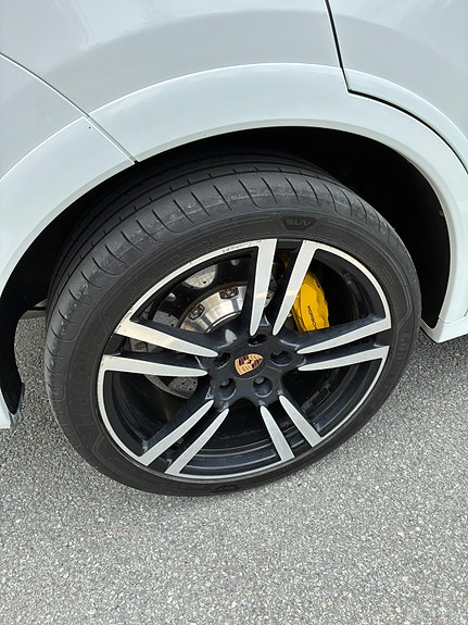 Porsche Cayenne 8 of 13