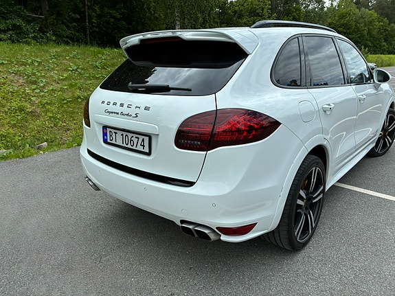 Porsche Cayenne 9 of 13
