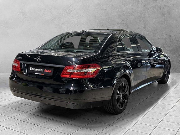 Mercedes-Benz E-Klasse 2 of 5