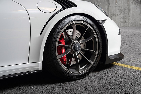 Porsche 911 17 of 30