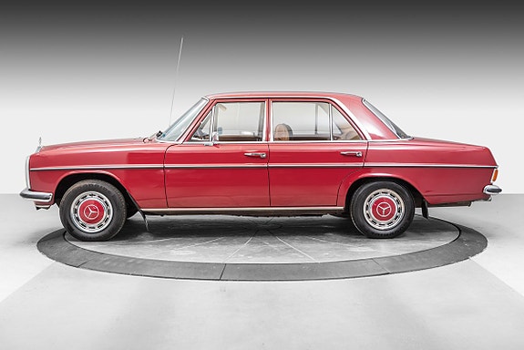 Mercedes-Benz 230/8 2 of 5