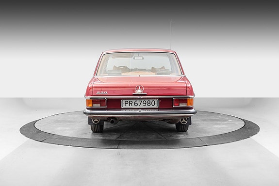 Mercedes-Benz 230/8 3 of 5